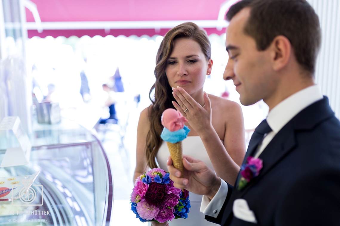 Lustiges-Hochzeitspaar-Eisdiele-Wiesbaden