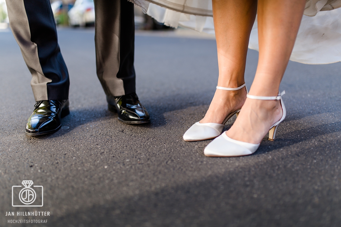 Hochzeitsfoto-Mainz-Brautpaar-Schuhe-After-Wedding