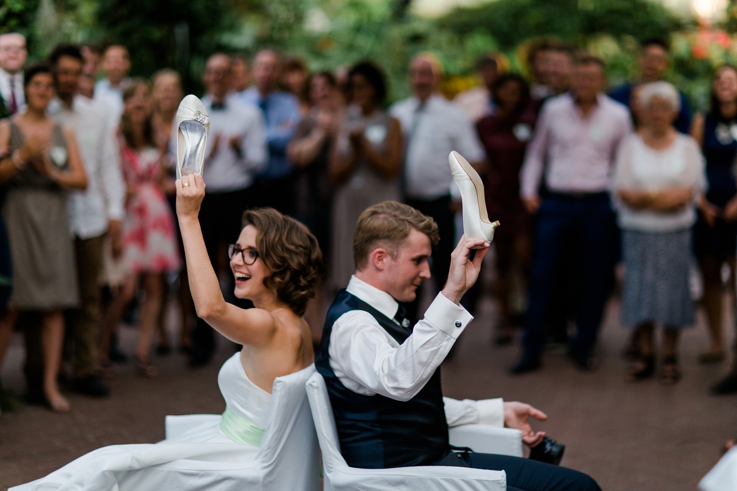 Hochzeitsfotograf-Zuerich-Spiele-mit-Brautpaar