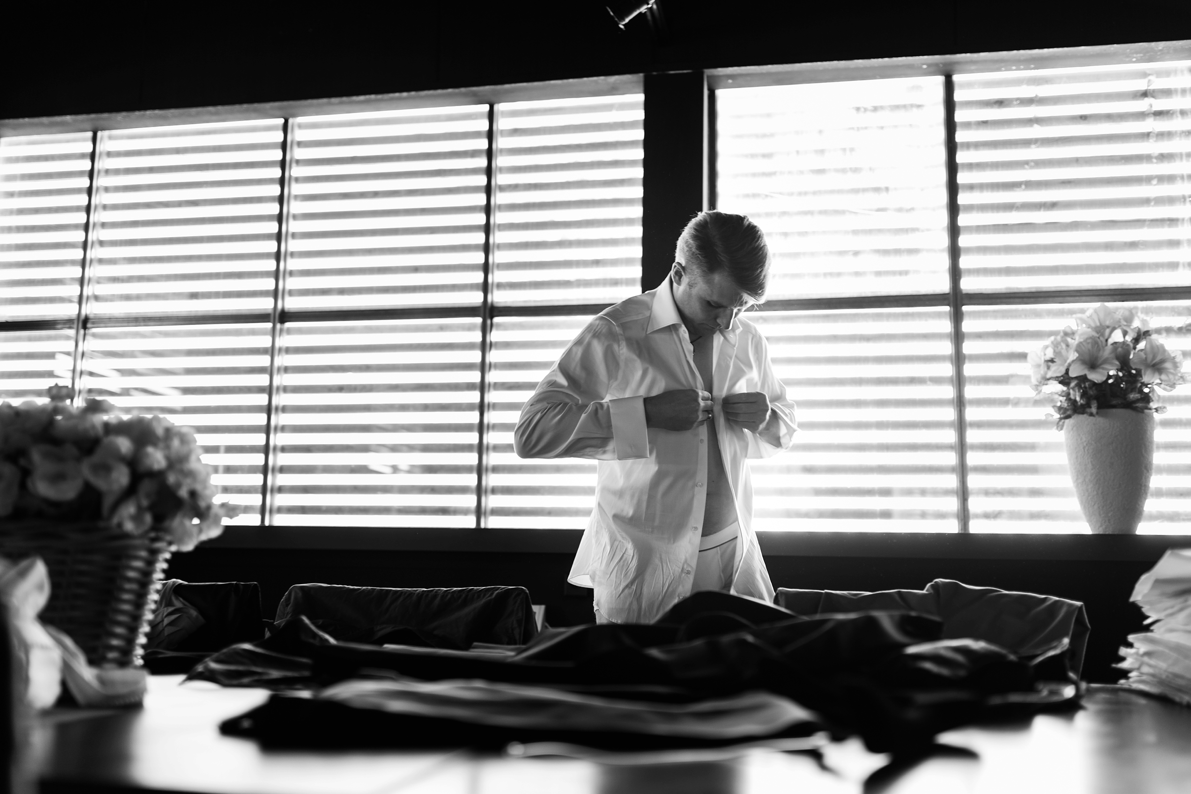 Hochzeitsreportage-Zuerich-Braeutigam-Getting-Ready-Giardino-Verde-Uitikon-SW