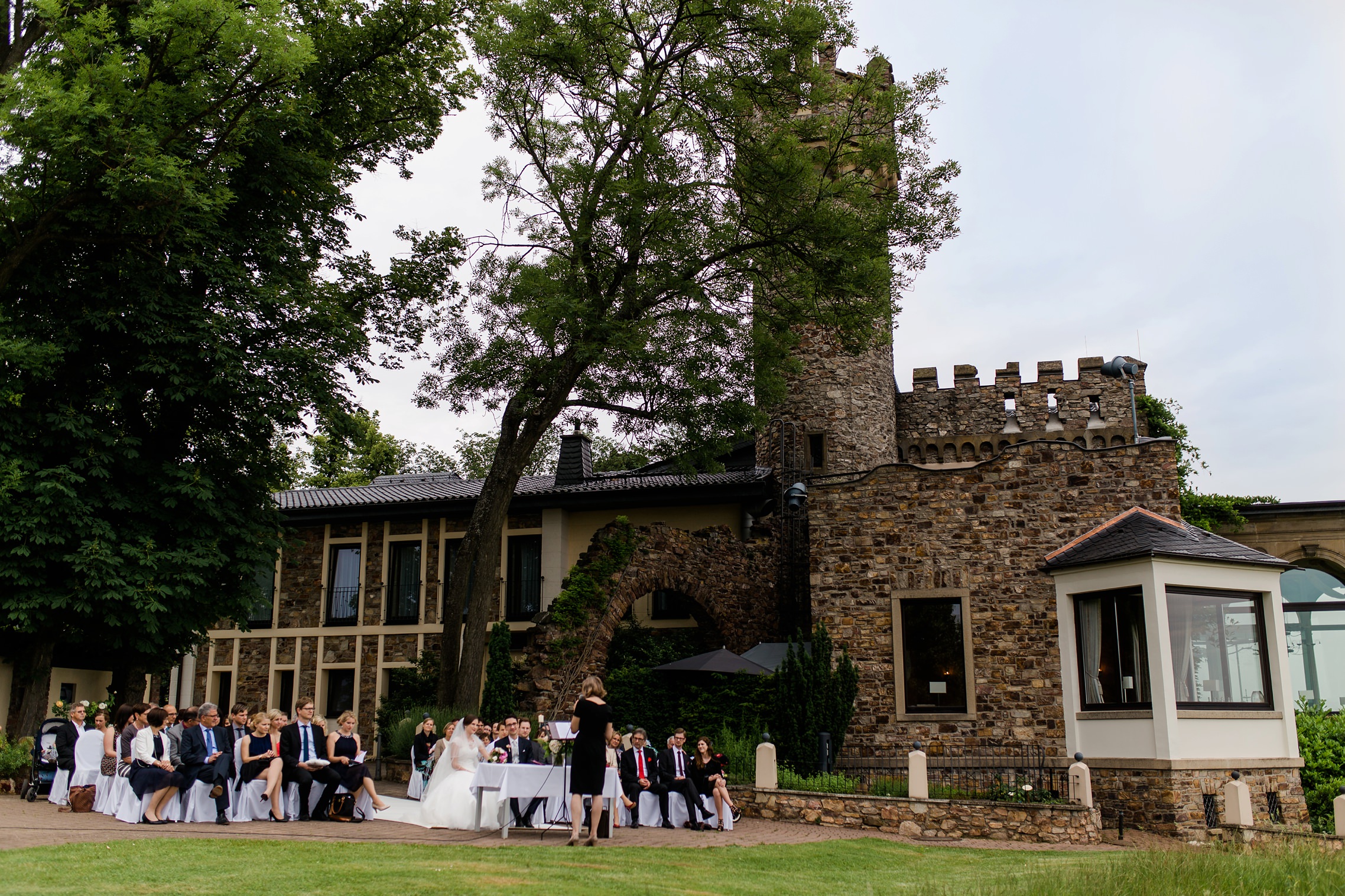 hochzeitsfotograf-rheingau-burg-schwarzenstein-freie-trauung-open-air