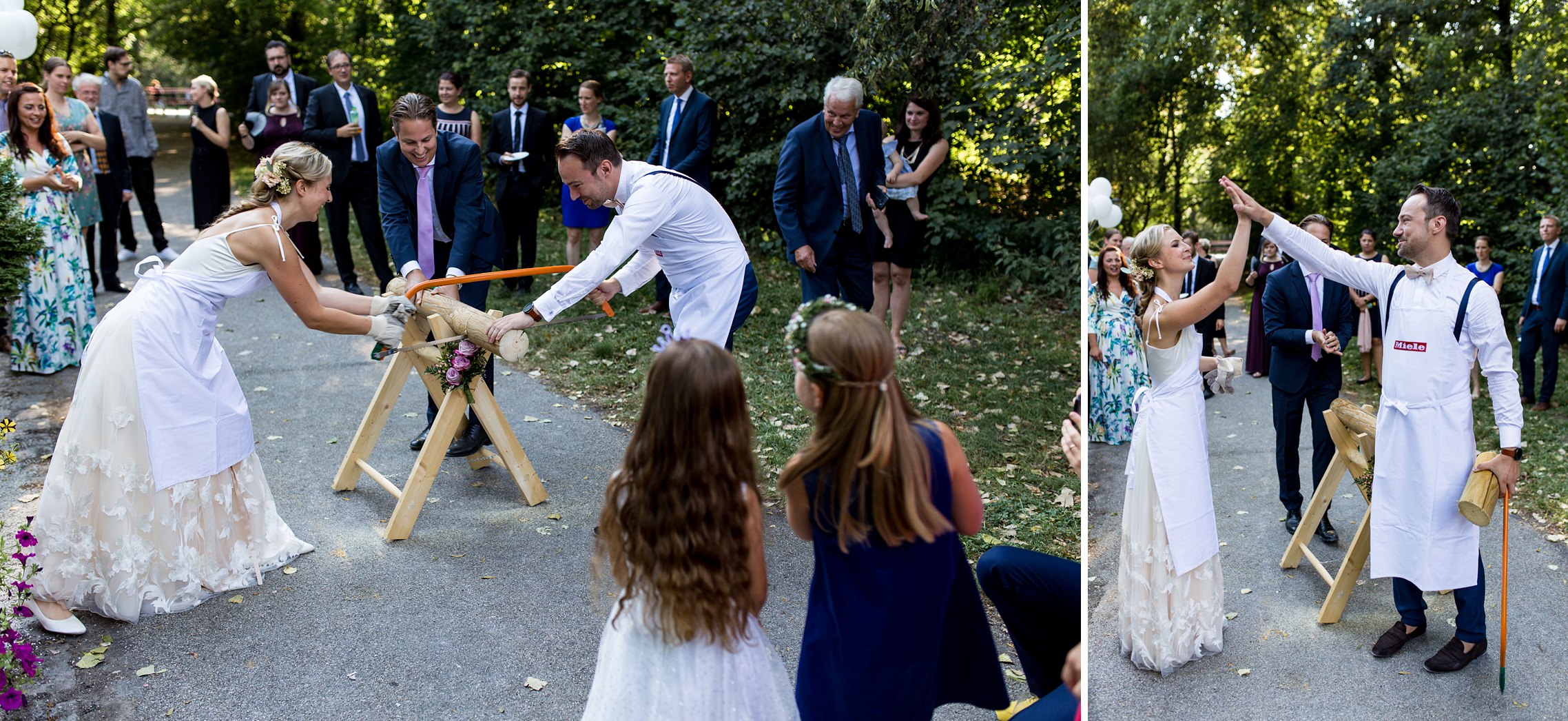 Braut und Bräutigam sägen Baumstamm nach Hochzeit im Englischen Garten in München