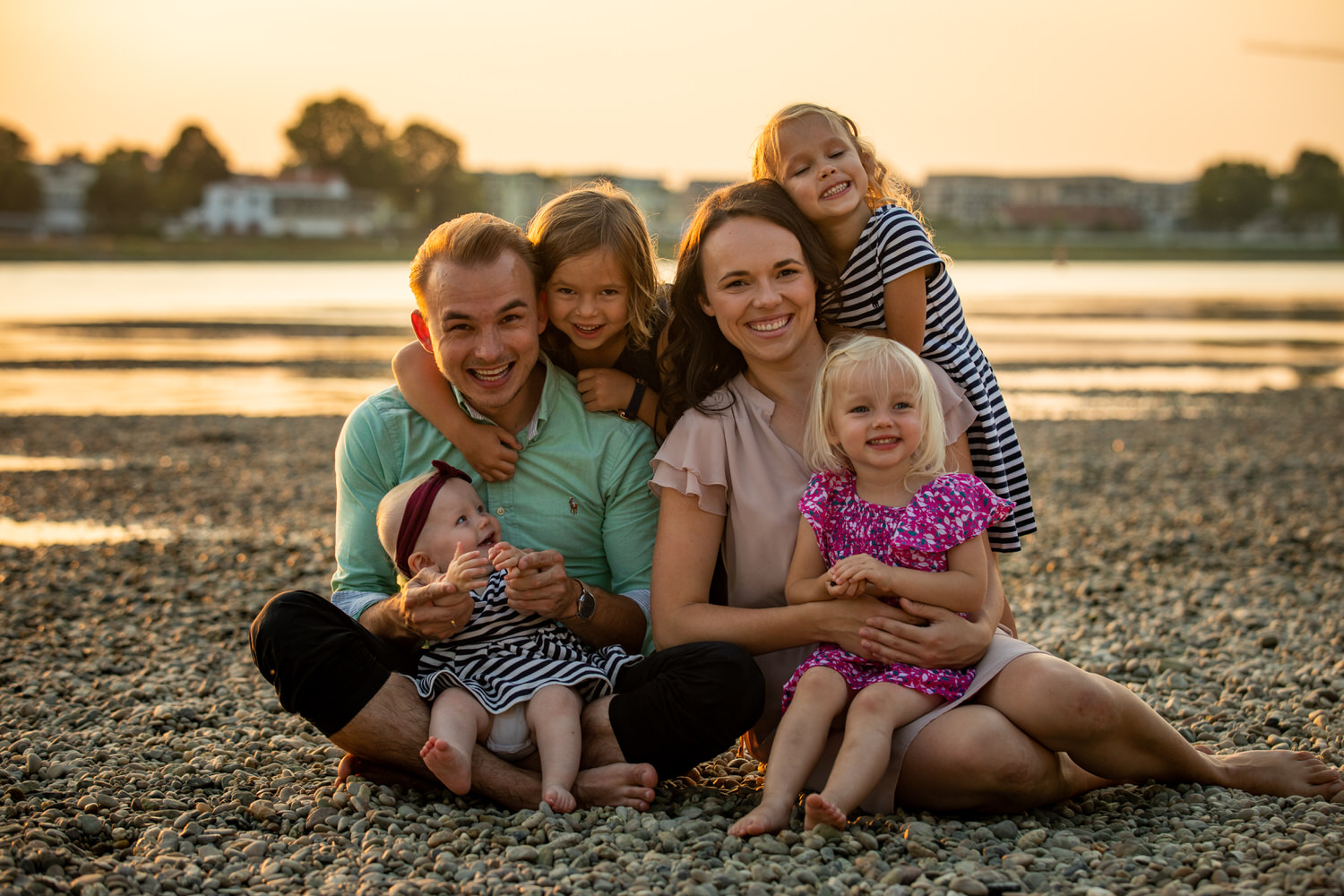 Familienfotos am Wasser